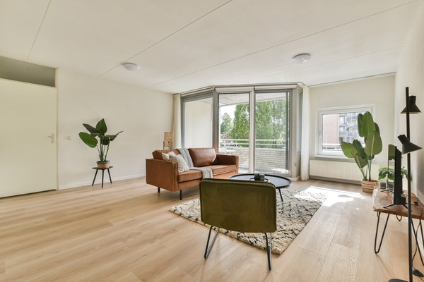 Heerlijk licht 4-kamerappartement met zonnig balkon